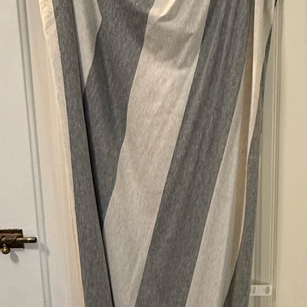 Lululemon Athletica Gray and White Scarf Wrap